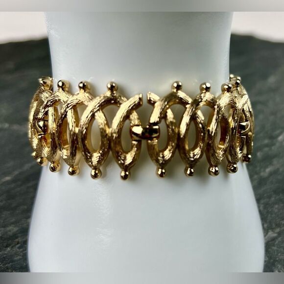 Vintage Monet Gold Tone Bracelet - Picture 1 of 7